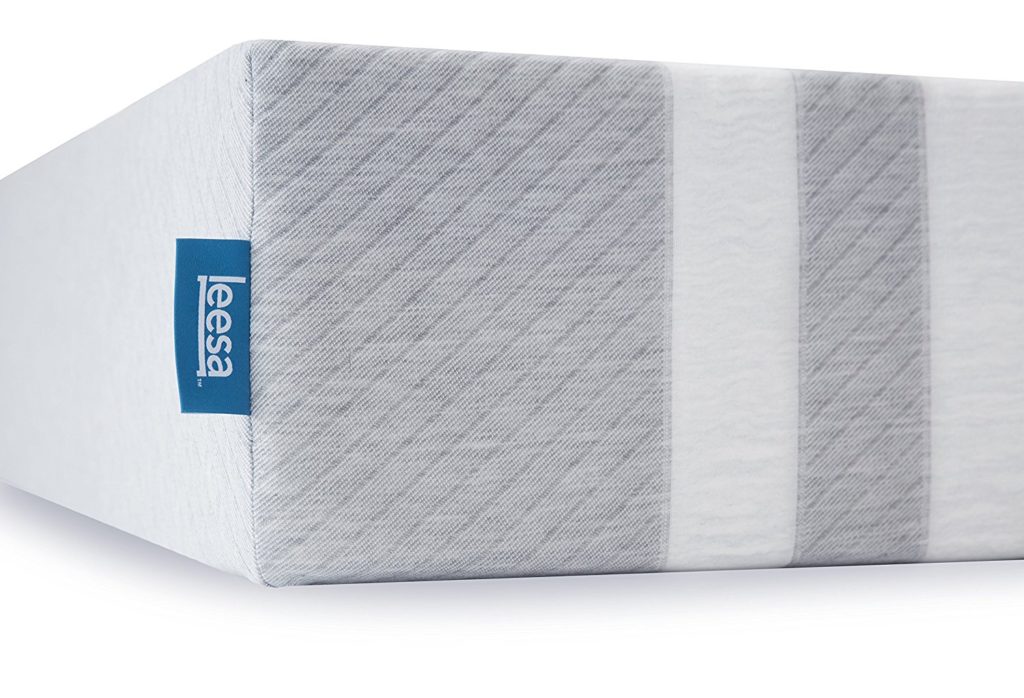 Image of the corner of the Leesa mattress.