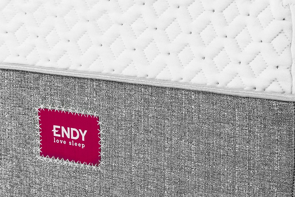 Image of the Endy logo on the front cover of the Endy mattress.