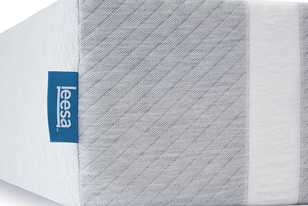 Image of the Leesa logo on the front cover of the Leesa mattress.