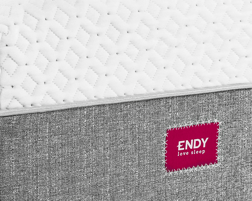 Image of the Endy logo on the front cover of the Endy mattress.