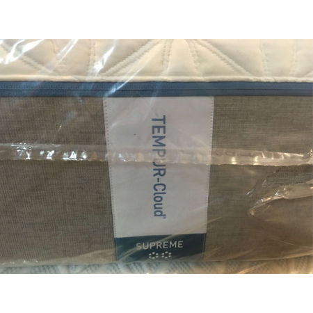 Image of the front of the Tempurpedic Cloud Supreme mattress.
