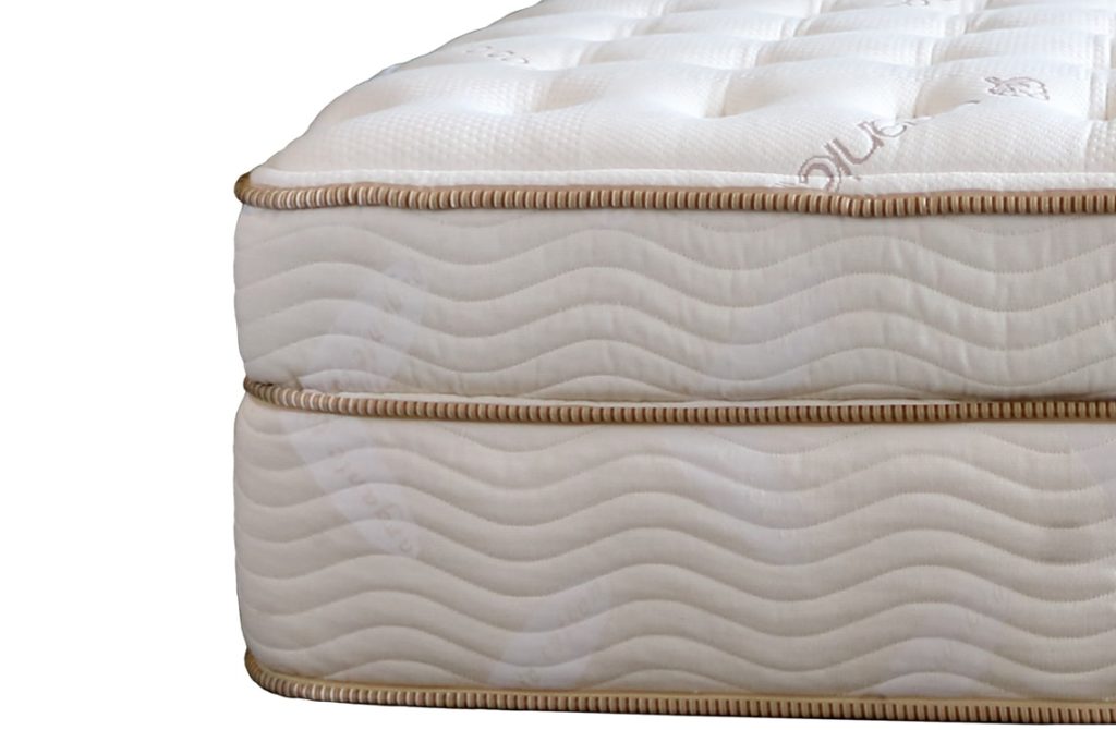 Image of the corner of the Saatca mattress on Mattress-Reviews.com, the best source of professional, unbiased information for mattresses online.