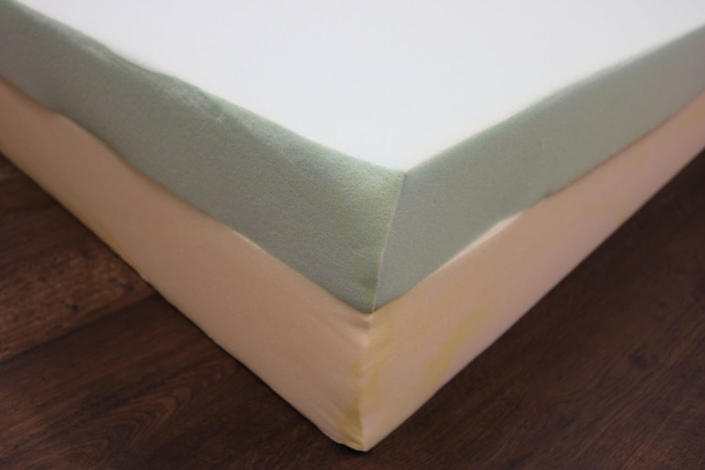 Image of the Puffy mattress foam layers.