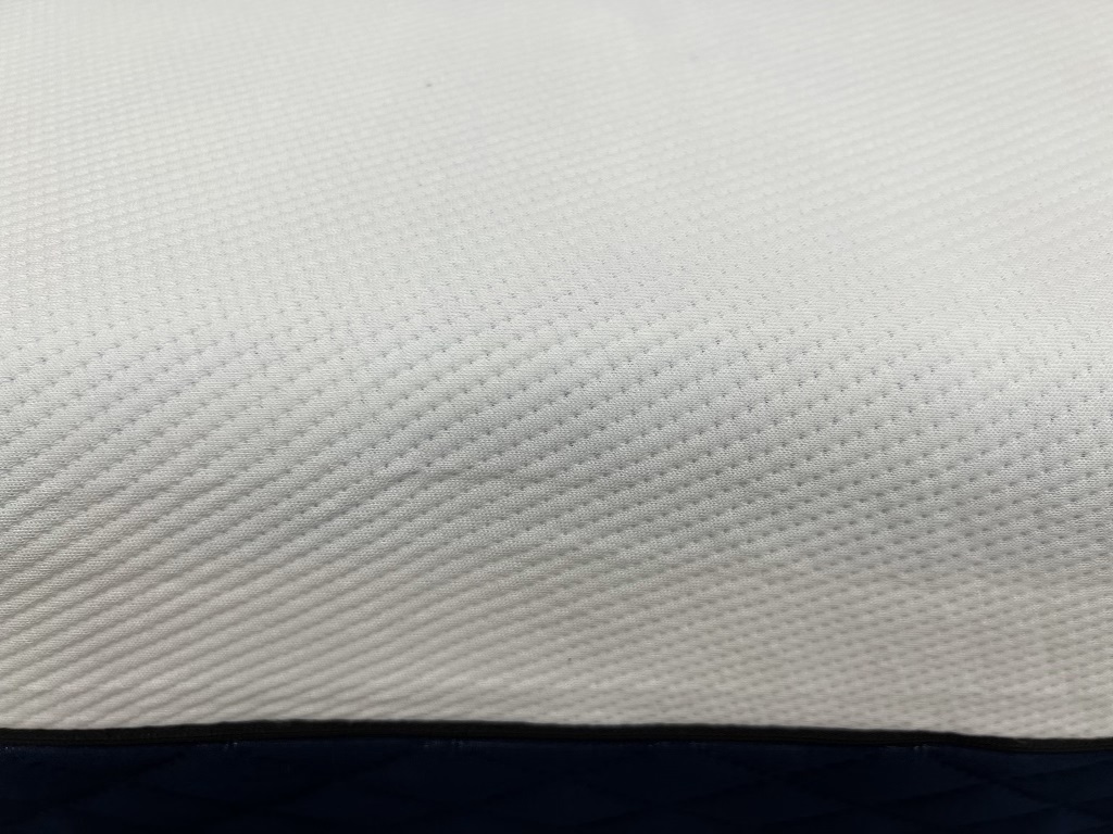 Image of the Silk and Snow mattress cover.