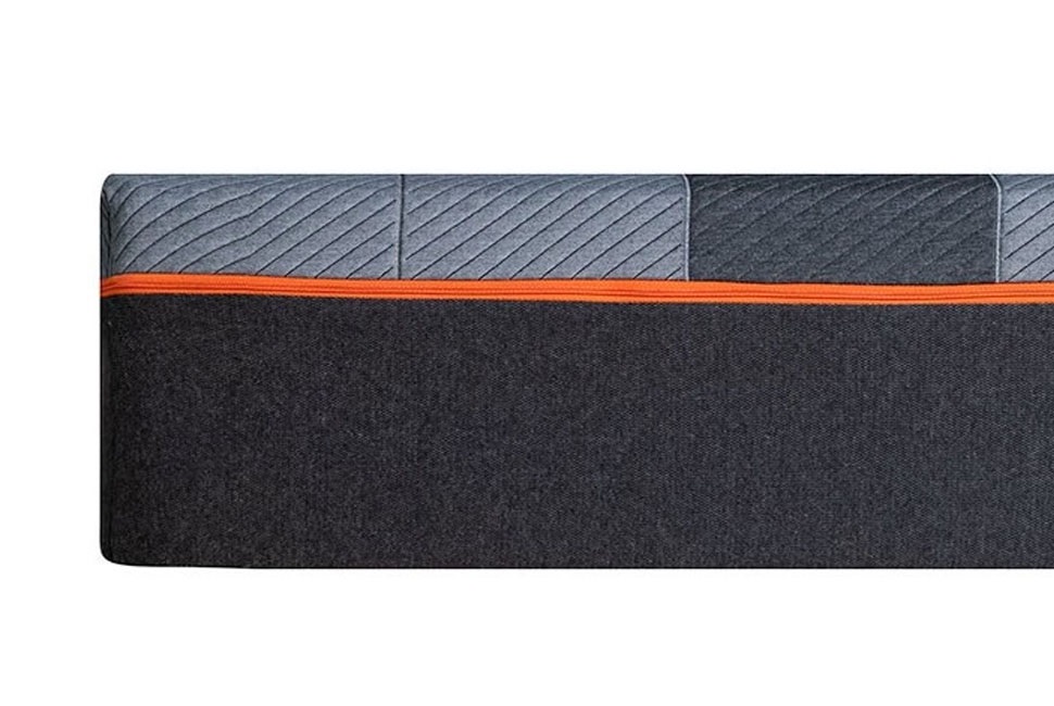 Image of the side wall of the Recore mattress.