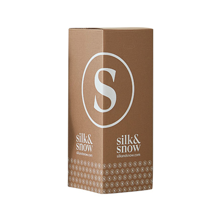 Image of the Silk and Snow Hybrid mattress box.