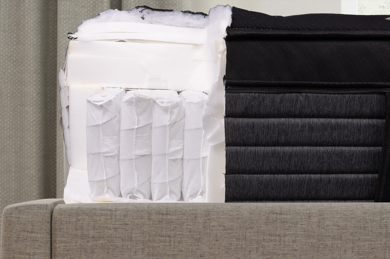 BeautyrestBlackPresidentialSuiteInternalsSide MattressReviewscom Side view of the Beautyrest Black Hotel mattress' internal layers