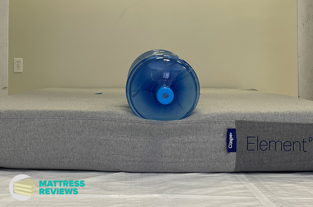 Casper Element Pro - water jug on corner of mattress to measure its edge support