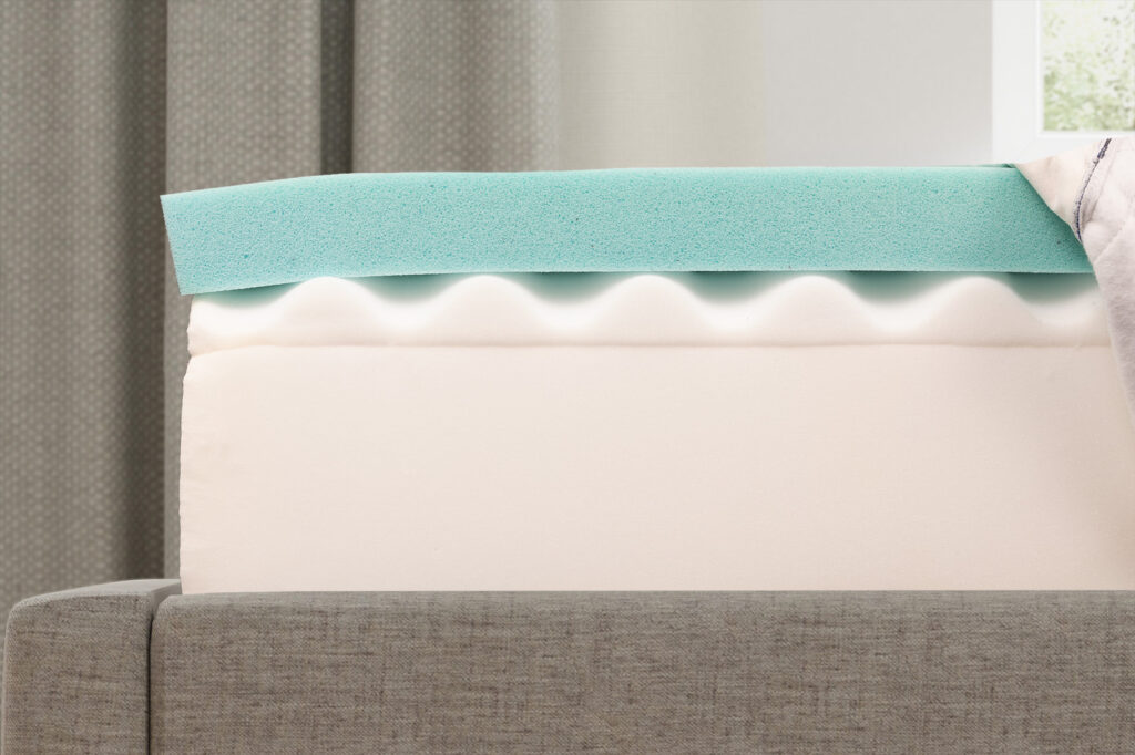 Side view of the novaform comfort grande plus mattress's internal layers